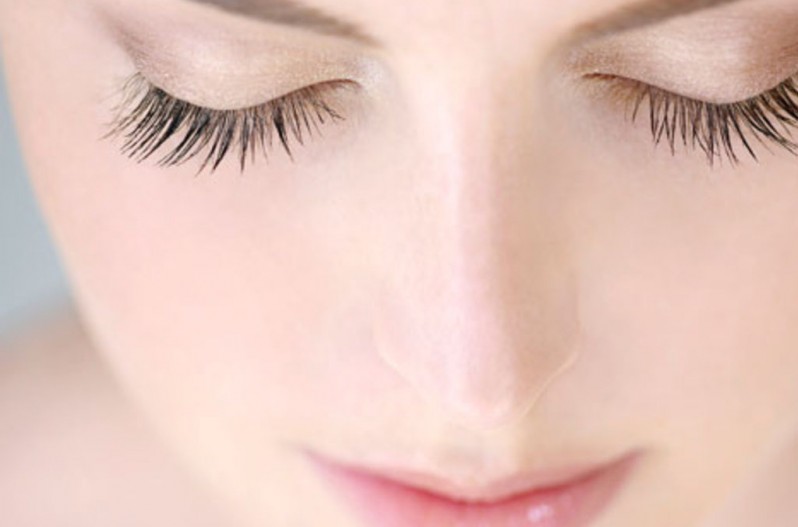 L'huile de ricin en guise de mascara pour les yeux